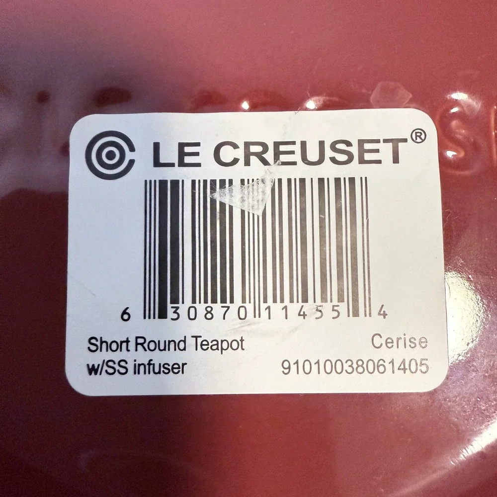 Le Creuset Cerise Red Stoneware Short Round Teapot 22 oz Unused No Infuser